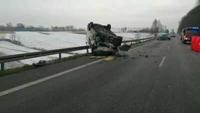 Śmiertelny wypadek na drodze nr 17. Nie udało się uratować życia kierowcy toyoty
