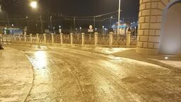 To nie pierwszy raz kiedy ulica i chodnik jest w takim stanie, nie pamiętam kiedy ostatni raz była odśnieżona lub posypana solą czy piaskiem – opisuje sytuację na Kunickiego i Garbarskiej pani Małgorzata