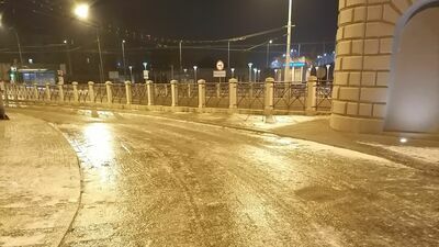 To nie pierwszy raz kiedy ulica i chodnik jest w takim stanie, nie pamiętam kiedy ostatni raz była odśnieżona lub posypana solą czy piaskiem – opisuje sytuację na Kunickiego i Garbarskiej pani Małgorzata