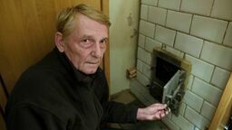 – Nikt nie liczy się z tym, że tu głównie emeryci mieszkają. Że nas na ogrzewanie prądem nie stać – mówi Zbigniew Soboń