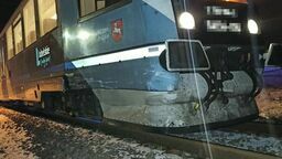 Pijany kierowca wjechał pod rozpędzony szynobus. Rogatki były uszkodzone