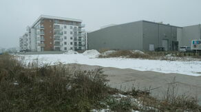 Grunt między budynkiem przy Zemborzyckiej 77 a blokiem mieszkalnym przy Wolińskiego 28. Lubelski deweloper Sylwester Lalak chce wybudować tu kolejny blok