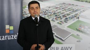 Wynagrodzenie prezydenta Puław pod koniec 2018 roku ustalone zostało przez radnych na 9 798 zł brutto. Jeśli radni przyjmą projekt uchwały o podwyżce, pensja Pawła Maja wzrośnie o ponad trzy czwarte 