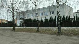 Tradycyjna hala sportowa, choć zmieści się obok szkoły, nie zmieści się w 300 tys. zł wywalczonych w budżecie obywatelskim