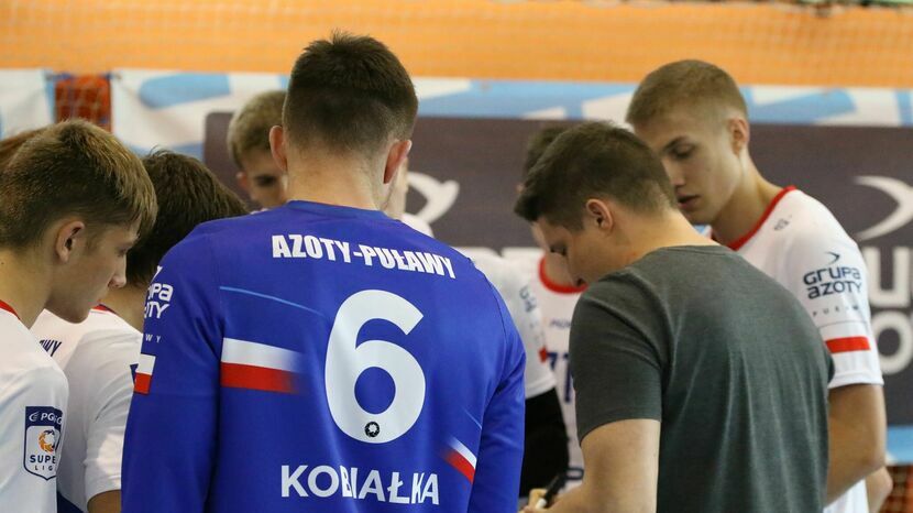Podopieczni trenera Piotra Pezdy wygrali ważne spotkanie z SPR ROKiS Radzymin<br />
<br />
