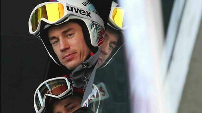 Kamil Stoch wyleczył zapalenie zatok i wraca w weekend do skakania

