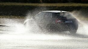 Poślizgi, dachowanie. Mikołajki na torze w Lublinie