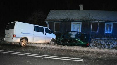 Pijany kierowca nie zapanował nad swoim samochodem. Zderzył się z dwoma innymi autami