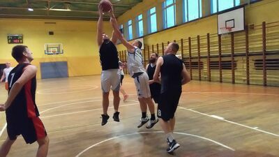 Fragment meczu Lipa Team (ciemne stroje) z Ventą
