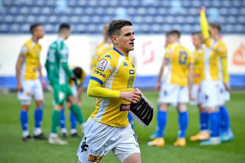 Marcin Michota ostatni raz w lidze zagrał 21 kwietnia 2021 roku. W meczu z Garbarnią Kraków doznał wtedy kontuzji kolana, która wykluczyła go z gry na kilka miesięcy
