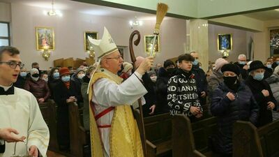 Pasterka w Parafii pw. Świętego Krzyża w Lublinie. Mszę odprawił metropolita lubelski [zdjęcia]