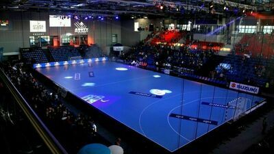 Puławy: Są chętni do budowy 10-metrowego pylonu przed halą