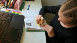 Szkolne sale opustoszeją od 20 grudnia do 9 stycznia. W praktyce oznacza to, że e-lekcje będą prowadzone przez sześć dni: od 20 do 22 grudnia oraz 4,5 i 7 stycznia