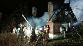 – Pogorzelisko sprawdzaliśmy przy pomocy kamer termowizyjnych, używając najbardziej czułego trybu przy poszukiwaniach ludzi – tłumaczą strażacy