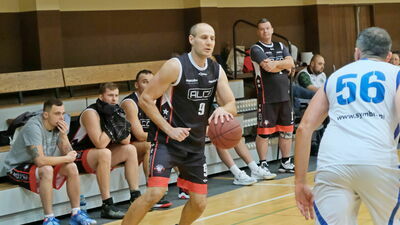 Aleksander Rak (z piłką) to jedna z gwiazd Alco

