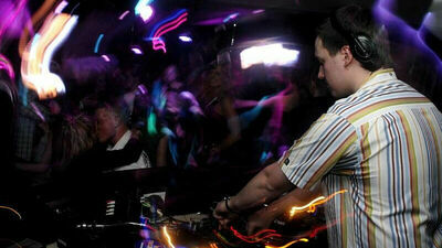 Dyskotekowy pakiet osłonowy. Rząd zapowiada pomoc dla biznesów, które zamknie