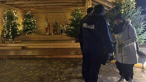 Marzena Szymkiewicz-Lewandowska wraz z kolegą Piotrem Pleskaczyńskim w Wigilię stanęła z drutem kolczastym przed szopką w Lublinie