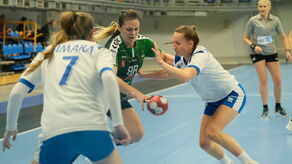 Romana Roszak (w zielonym stroju) była najskuteczniejszą zawodniczką reprezentacji Polski w meczu z Kamerunem

