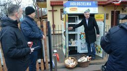 Lodówka społeczna znajduje się przy ul. Parkowej 35