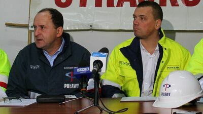 Sławomir Wręga z ZZPRC (z lewej) przekonuje, że podpisanie porozumienia spowodowałoby niekorzystne zmiany zasad naliczania wynagrodzenia dla pracowników. Zaproponowane premie nazywa "ochłapem"