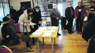 Na zebraniach w Bodaczowie, Płoskiem, Wielączy, Klemensowie i Zawadzie (na zdjęciu) zbierano podpisy przeciwko przebudowie drogi krajowej numer 74