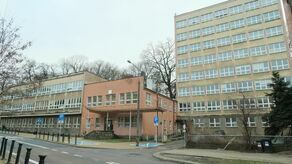 Stary budynek ma być zburzony. Jego rozbiórka i postawienie nowego gmachu ma być finansowane przez miasto emisją obligacji 