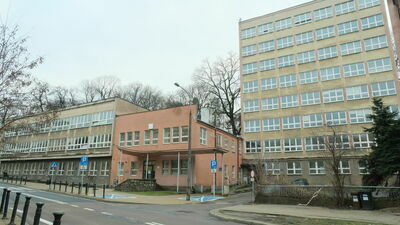 Stary budynek ma być zburzony. Jego rozbiórka i postawienie nowego gmachu ma być finansowane przez miasto emisją obligacji 