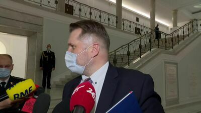 Sejm przyjął "lex Czarnek". Minister edukacji mówi o odpolitycznieniu szkół, opozycja o zamordyzmie