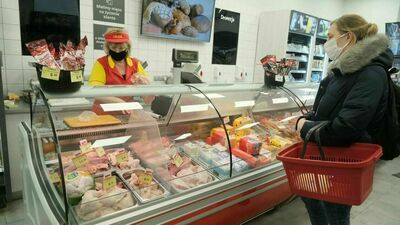 Sklepikarze, którzy nie obniżą cen w strachu. "Boję się, że któryś z klientów doniesie"