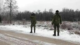 Grupa migrantów rzucała w pograniczników kamieniami. Funkcjonariuszka została ranna