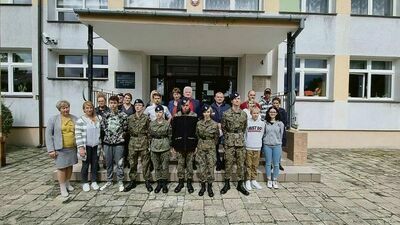 Rodzice, uczniowie, pracownicy szkoły przy wsparciu m.in. Agrounii wciąż walczą o swoją placówkę. To najstarsza szkoła mundurowa na Lubelszczyźnie, która przygotowuje do zawodu żołnierza i strażnika granicznego