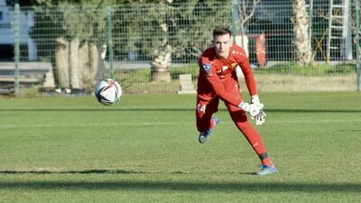 Adrian Kostrzewski podczas obozu w Turcji zastępował do tej pory w bramce Macieja Gostomskiego

