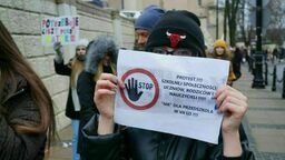 W połowie grudnia uczniowie przyszli przed ratusz, aby protestować przeciwko zmianom.