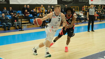 Mateusz Dziemba (z piłką) i inni krajowi zawodnicy Startu mogą wystąpić w sobotnim meczu rezerw

