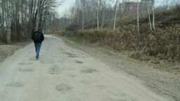 Fragment ul. Węglinek prowadzący z os. Poręba w kierunku przystanku kolejowego Lublin Zachodni to wyboje i dziury
