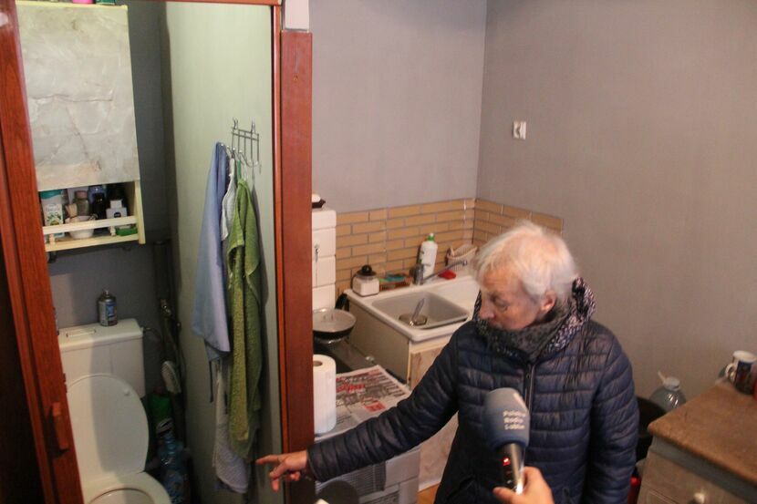 Pani Zofia pokazywała nam warunki w swoich mieszkaniu przy ulicy Moniuszki w Białej Podlaskiej