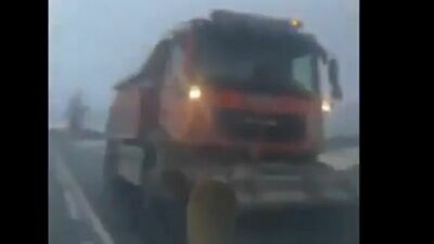 Lubelskie. Nagłe zaskoczenie, bo pług śnieżny jedzie lewym pasem. Co na to drogowcy?