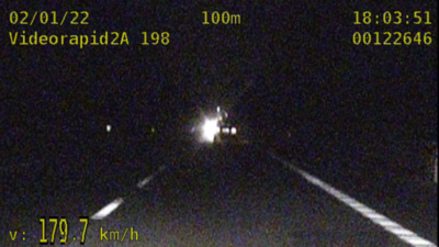 Kierowca byc może myślał, że wieczorem nikt nie zauważy jego wyczynów, ale srodze się zawiódł