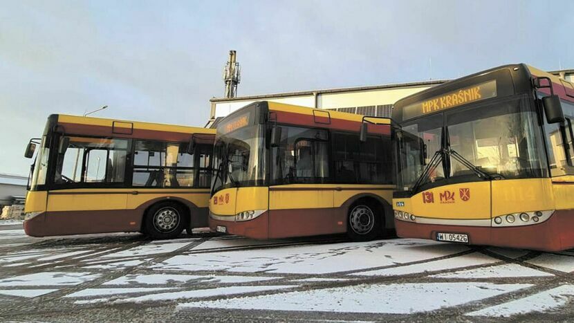 Trzy autobusy, które w poniedziałek przyjechały do Kraśnika z Warszawy zostały wyprodukowane w 2007 roku