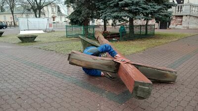 Wichura powaliła krzyż