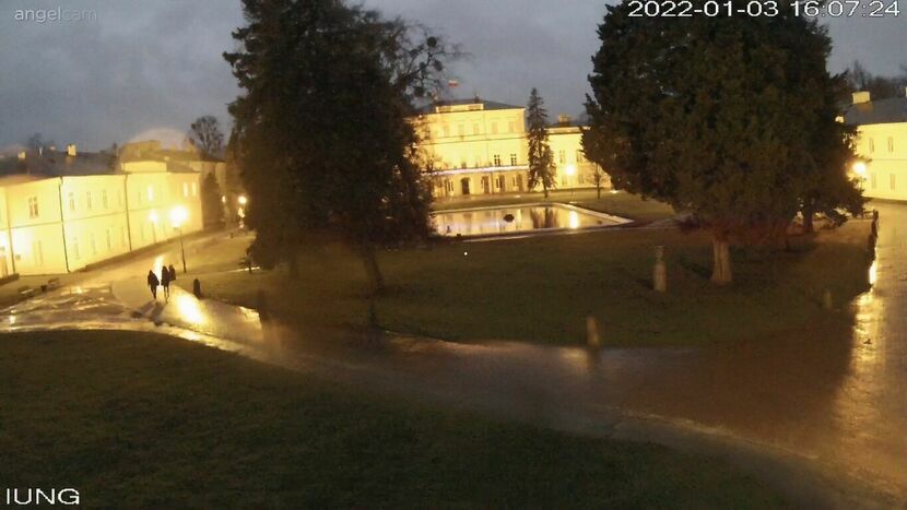 Jedyna kamera pokazująca obraz na żywo z Puław w internecie skierowana jest na dziedziniec Pałacu Czartoryskich