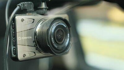 Co roku w Polsce sprzedaje się kilkaset tysięcy sztuk kamer samochodowych