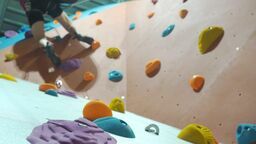 Łuków. Radny pyta, czy ścianka wspinaczkowa jest w szkole potrzebna