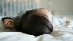 Chwycił malutkiego synka i uderzał nim o futrynę. Szokujące sceny w mieszkaniu w Lublinie