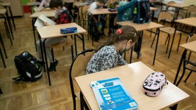 W poniedziałek uczniowie wracają do szkół. Ale na krótko