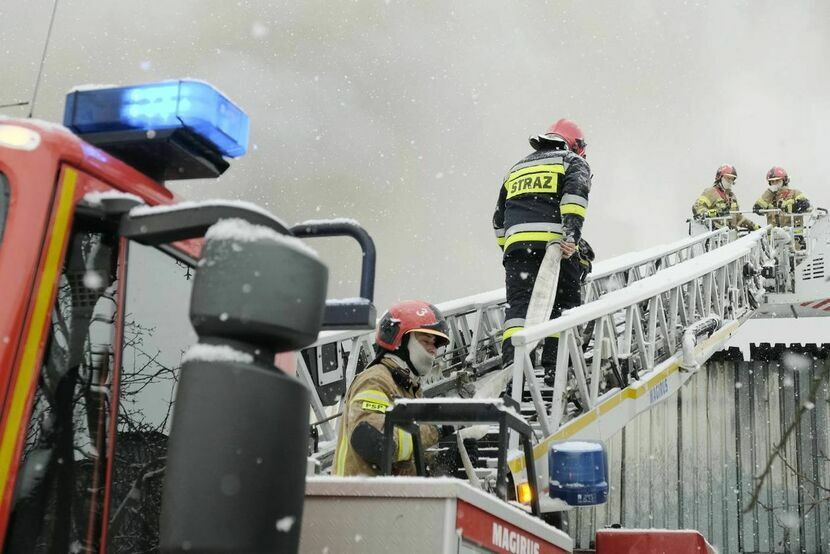 Pożar hali przy ul. Smoluchowskiego