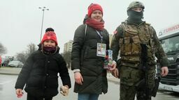 WOŚP w Lublinie. Strażacy, ratownicy medyczni i duże pojazdy przed halą Globus