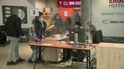 Koronawirus szaleje, w punktach szczepień znów więcej chętnych