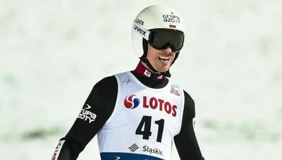 Piotr Żyła w sobotę zajął siódme miejsce w zawodach PŚ co jest jego najlepszym wynikiem w tym sezonie

