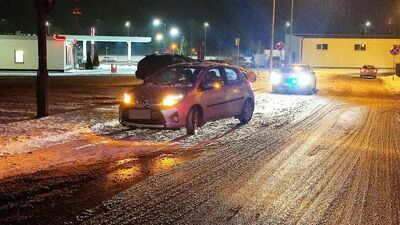 Zamość. Pieszy wpadł pod samochód. Policja przypomina zasady w "strefie ruchu"